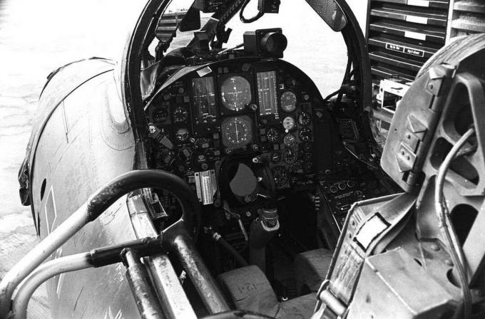 Вътрешен изглед на пилотската кабина на F-105D Thunderchief.