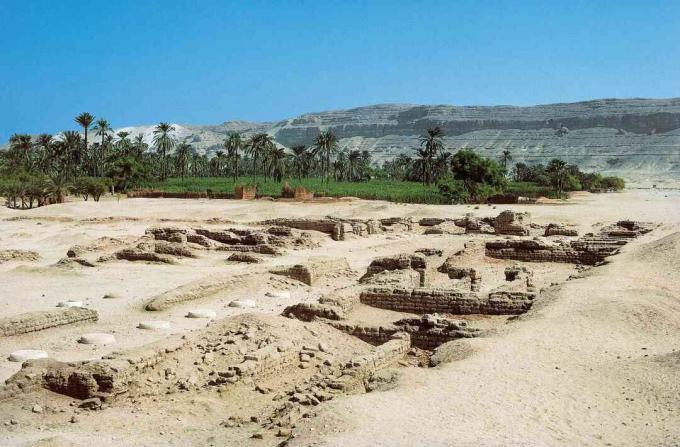 Руините на столицата на фараона Ехнатон Тел ел Амарна (Ахетатен). Ново кралство, 18-та династия