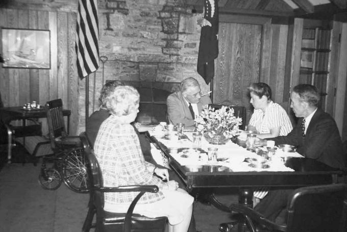 снимка на президента Рузвелт на отстъпление, известно като Shangri-La