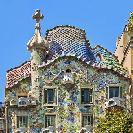 Цветна Casa Batlló от Антони Гауди в Барселона, Испания