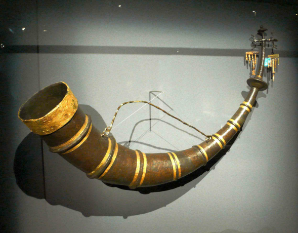 Железен и златен пиещ рог на келтския вожд в Хохдорф