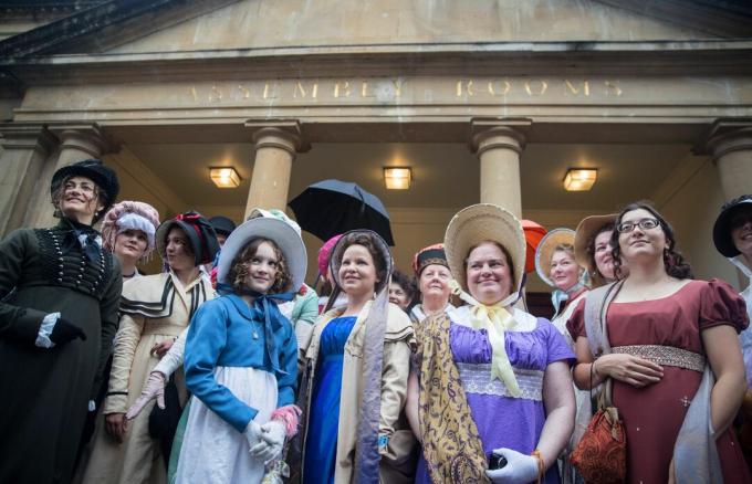 Фестивалът на Джейн Остин се открива с регентска костюмирана алея