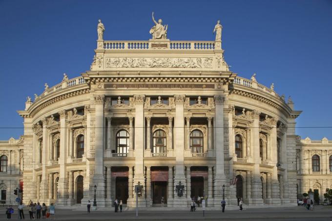Burgtheater във Виена, Австрия