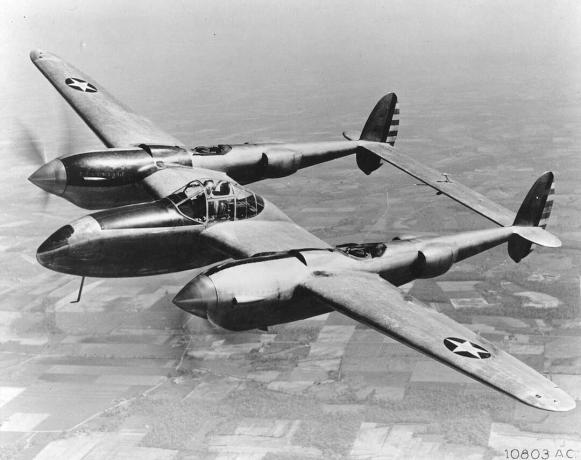 YP-38 Светкавица в полет.