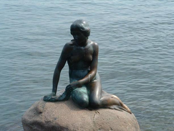 Статуя на малката русалка в Копенхаген