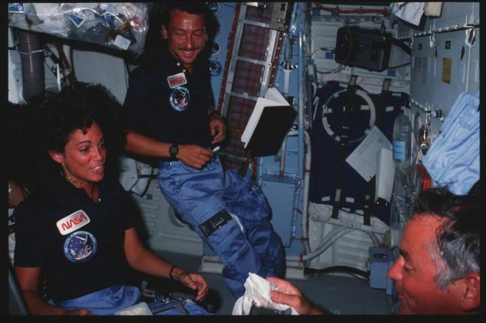 Астронавтът Джудит Резник на борда на Discovery.