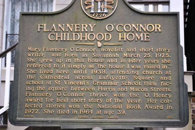 Плака в дома на детството на Flannery O'Connor