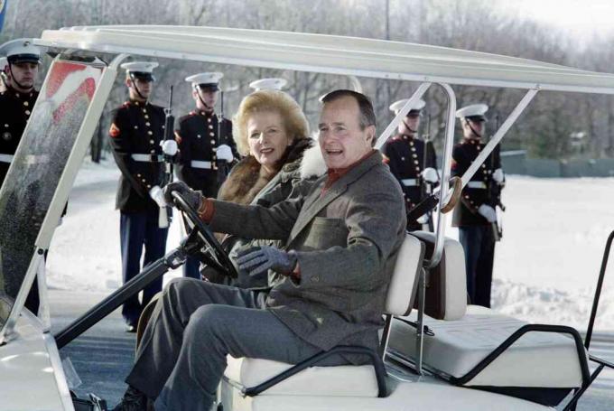снимка на Буш, Тачър и морския почетен караул в Кемп Дейвид
