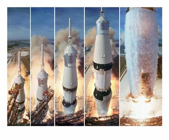 Усилвателите на Saturn V се издигат, за да носят Apollo 11