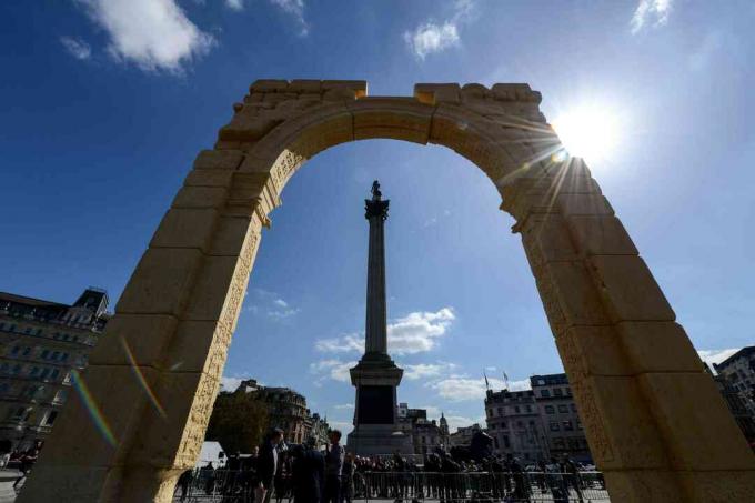 Реплика на Триумфалната арка в Палмира, създадена през 2016 г. в Лондон в противовес на ISIL