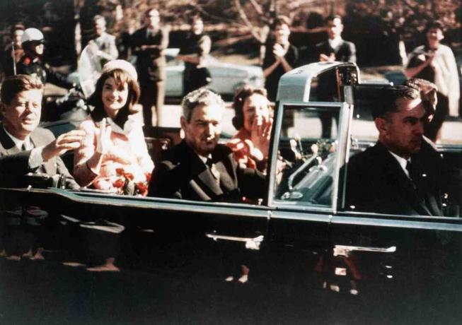 Убийството на Кенеди: Кенеди в кола
