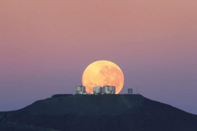 Обсерваторията VLT в Паранал, Чили.
