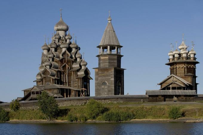 Църква Преображение Господне, дървена руска църква на остров Кижи, над 20 кубчета лук