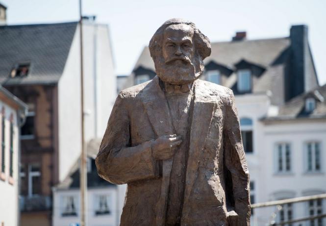 Триер отбелязва 200-годишнината на Карл Маркс