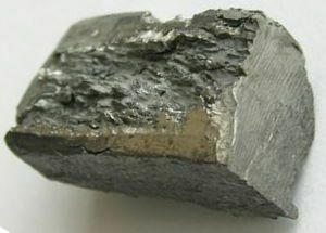 Това е снимка на тербий, един от редкоземните елементи. Terbium е мек сребристобял метал.