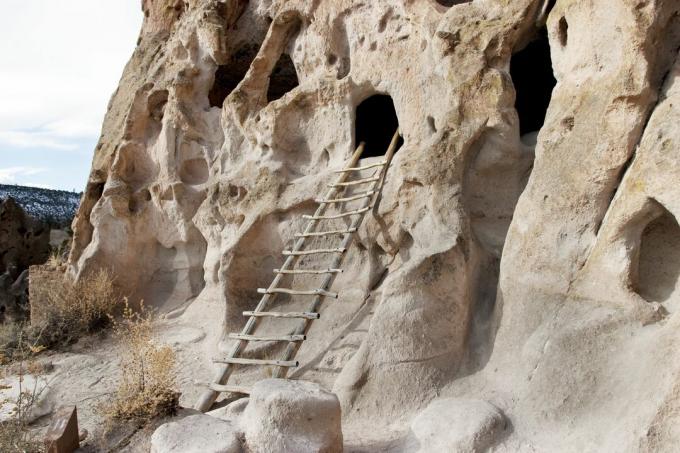 Пещерни жилища в Ню Мексико