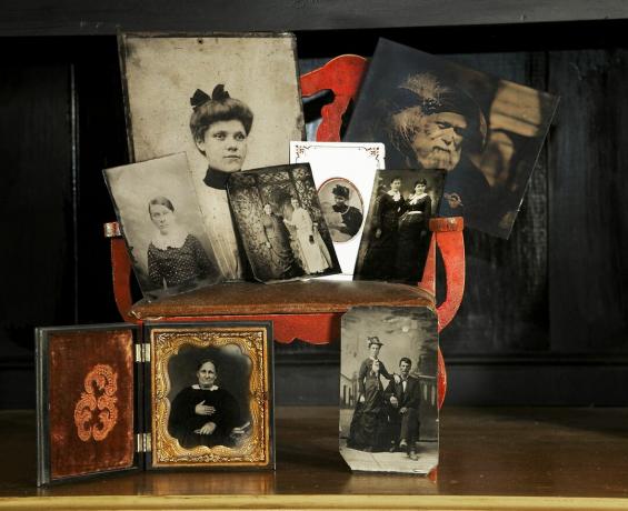 Tintype колекция от стари семейни фотографии