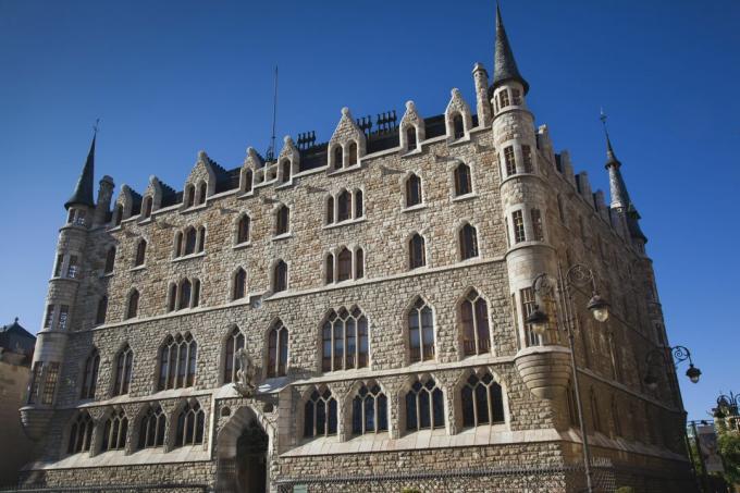 Casa Botines, или Casa Fernández y Andrés, от Antoni Gaudí в Леон, Испания