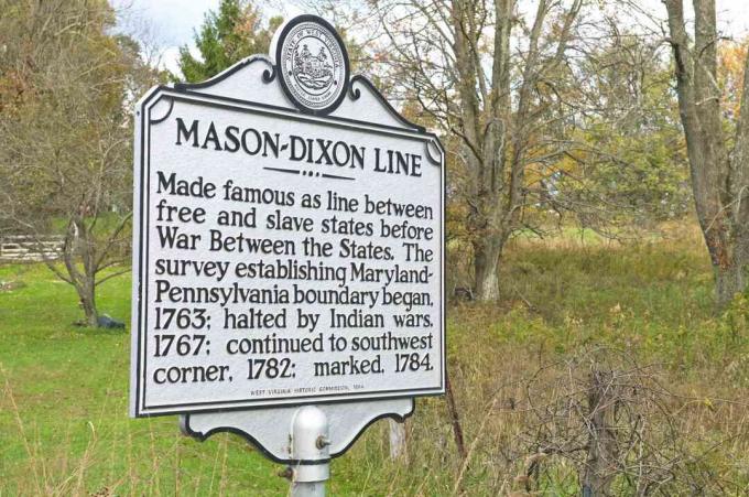 Знак, маркиращ историческата линия Mason – Dixon