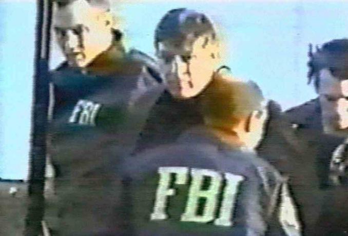 снимка на агента на ФБР Робърт Ханссен моменти след ареста